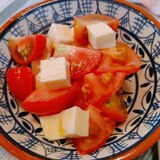 夏の一品♪トマトとチーズの簡単サラダ☆